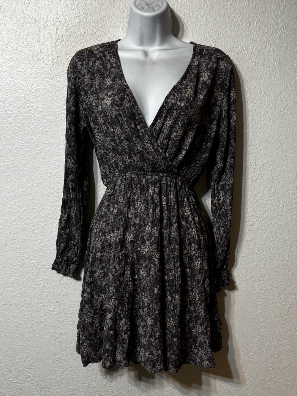 Veveret Floral Faux Wrap Surplice Long Sleeve Gauze Mini Dress Small